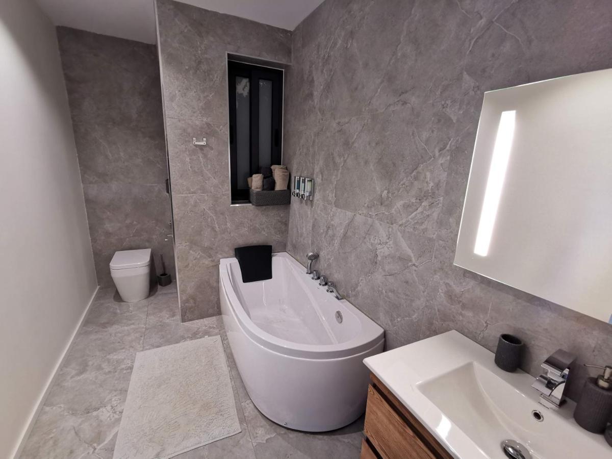 Duplex Maisonette With Heated P-Pool And Jacuzzi San Ġiljan Kültér fotó
