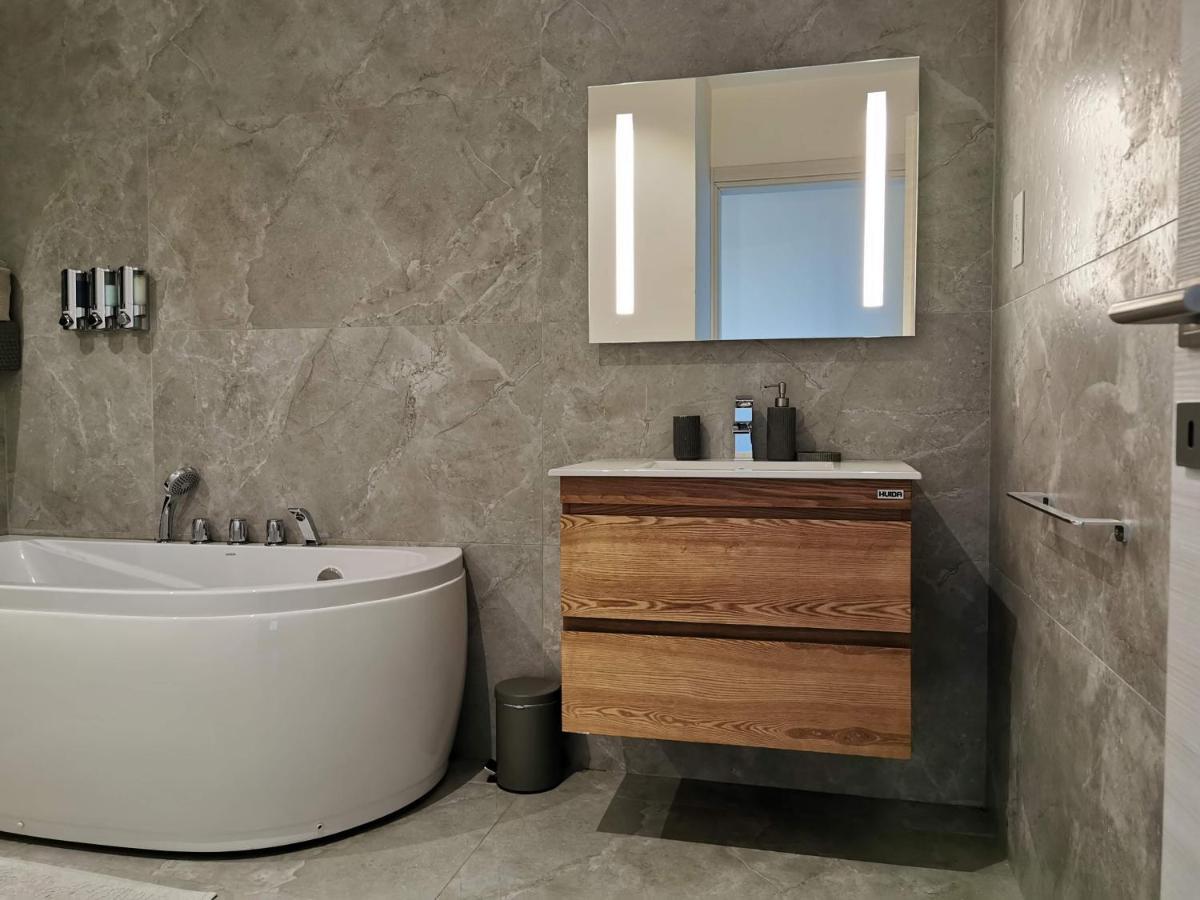 Duplex Maisonette With Heated P-Pool And Jacuzzi San Ġiljan Kültér fotó